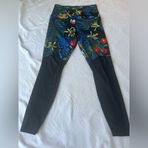 Nike Dri-FIT Women’s Leggings Black Tropical Floral Print Size Medium Activewear
